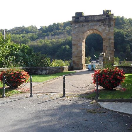 Le Pont De Livinhac Hotel Decazeville Ngoại thất bức ảnh